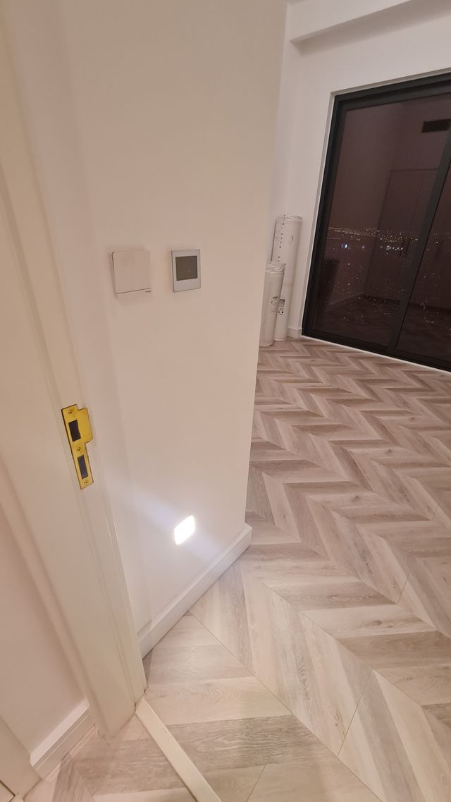 Full apartment renovation: hallway