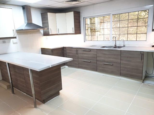Complete villa renovations: kitchen