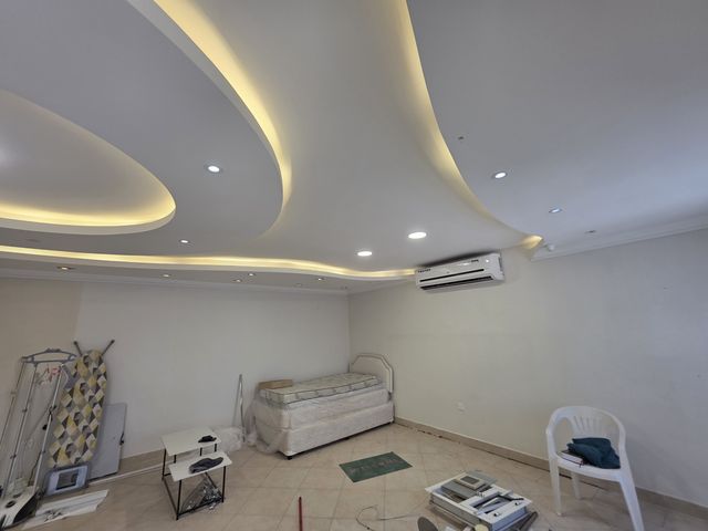 Gypsum ceiling with cove lighting