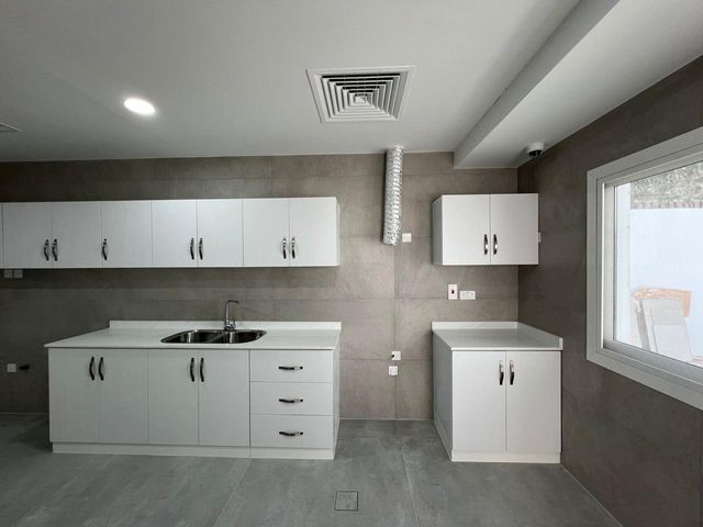 Full villa maintenance and refurbishment: kitchen