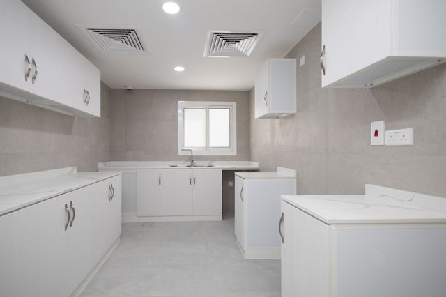 Full villa maintenance and refurbishment: kitchen