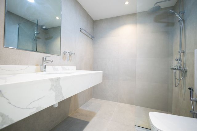 Full villa maintenance and refurbishment: bathroom