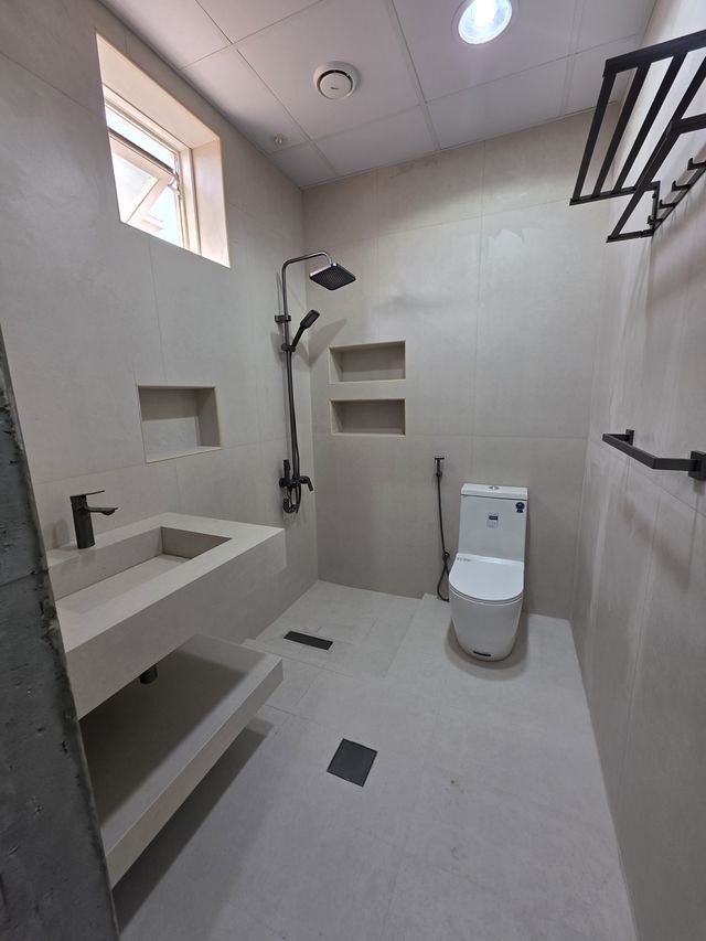 Shower room with black fittings and a wall niche